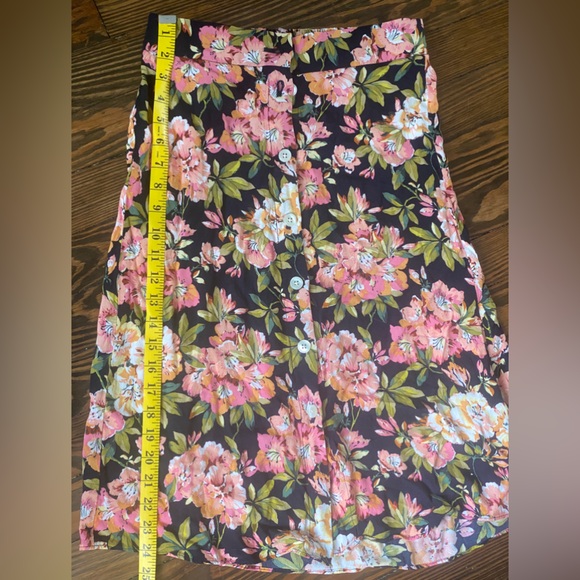 XSP LOFT Midi Skirt - Elastic Waistband and Button Down Front - Picture 2 of 6